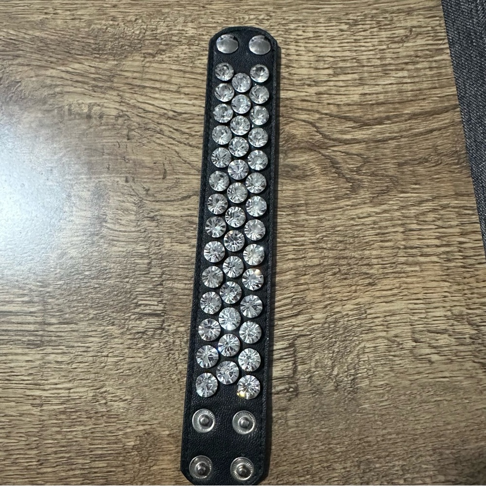Gorgeous black leather adjustable cuff bracelet covered in rhinestones - Picture 5 of 8